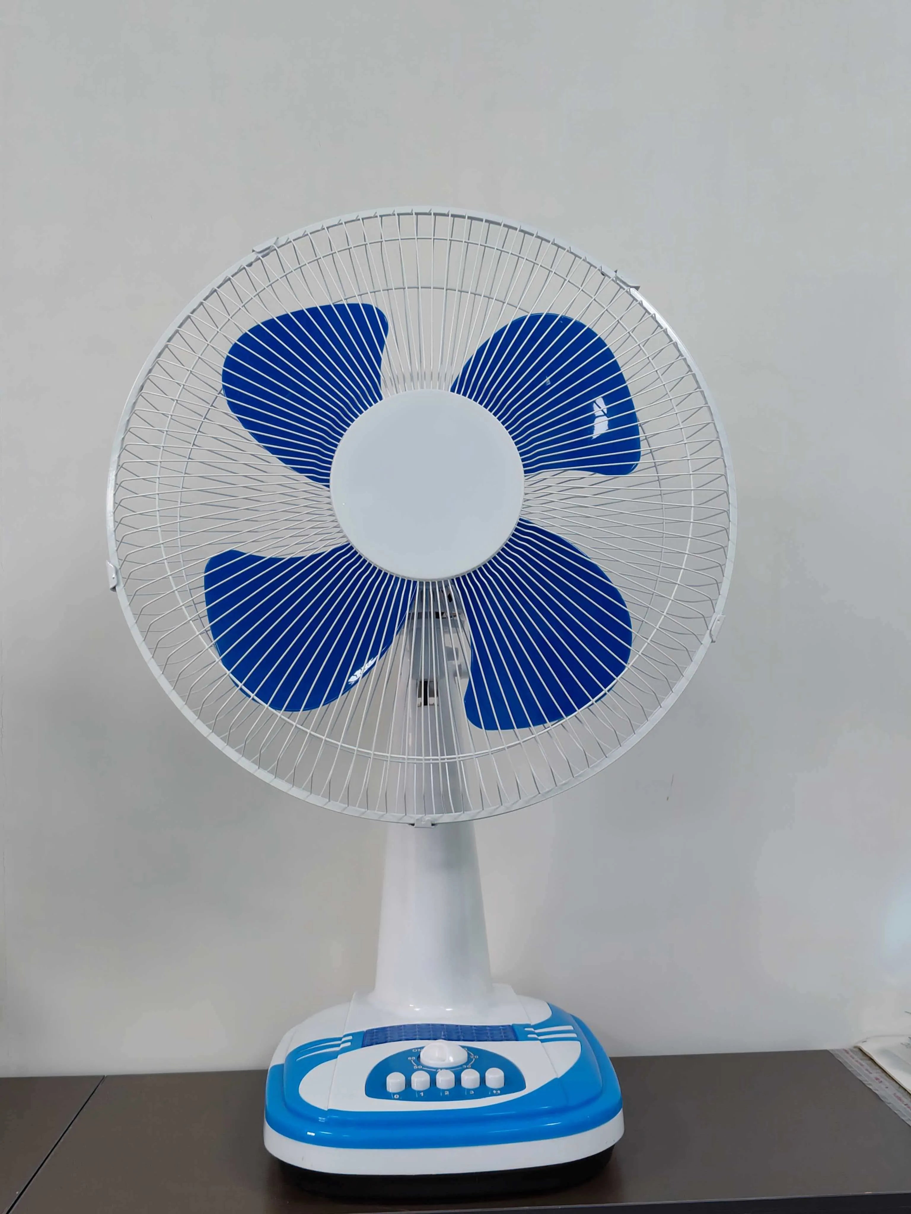 45W High Power 16inch Desktop Fan 220V Home Use Table Fan Made in China